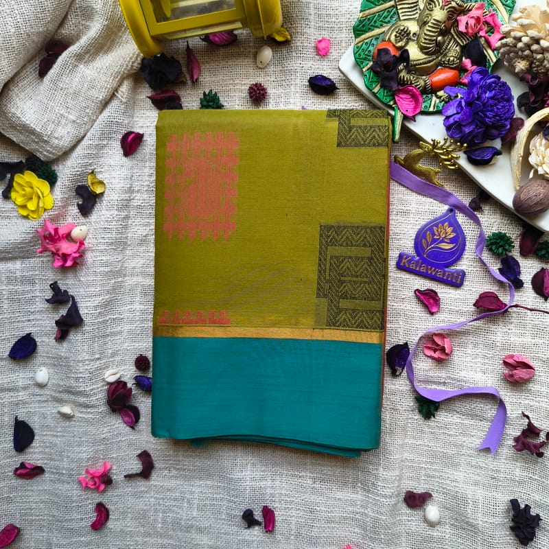 80-Count-Chettinad-Cotton-Saree-–-Olive-Green-with-Teal-Blue-Contrast-Border-Pure-cotton-saree-chennai-mumbai-bangalore-kanchi-cotton-pure-cotton-saree-Trendy-sarees