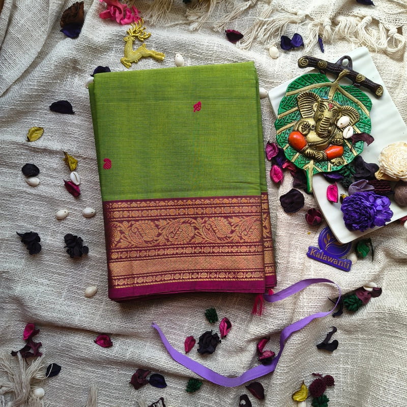 Chettinad-Cotton-Saree-–-Green-Body-with-Purple-Antique-Gold-Border-new-trendy-cotton-saree-zari-border-saree-pure-cotton-saree-for-sale-chennai-mumbai-pune-bangalore-80-count-cotton