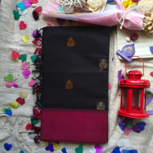 chettinadu-cotton-saree-with-blouse-Blackl-maroon-border-Floral-pallu-no-zari-80-count-chettinadu-pure-cotton-saree-chennai-coimbatore-pune-kerala-bangalore